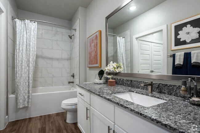 1 BR, 1 BA - 705 SF