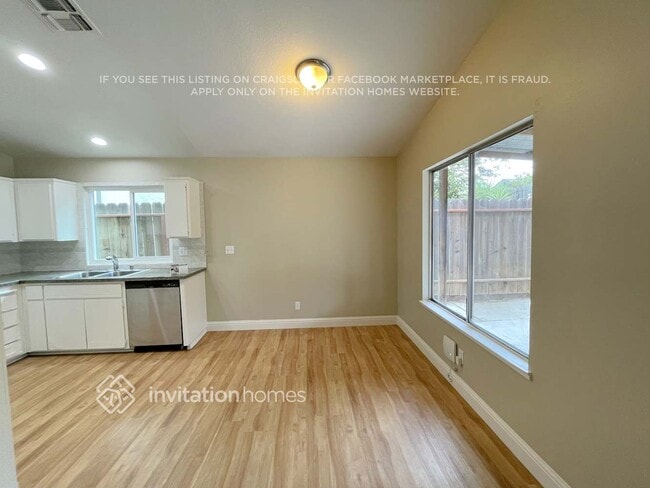 Photo - 160 Hawthorne Dr