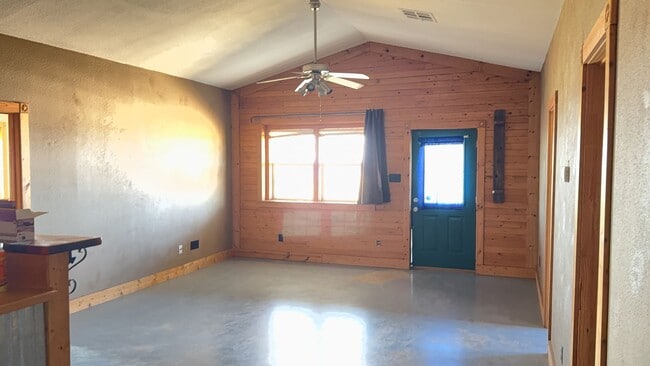 Photo - 3 bedroom 2 bathroom Barn dominium on 10 acres!