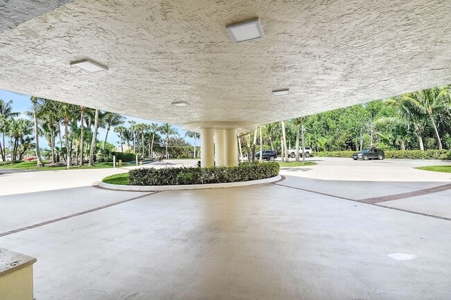 221 NE Plantation Rd Unit 316