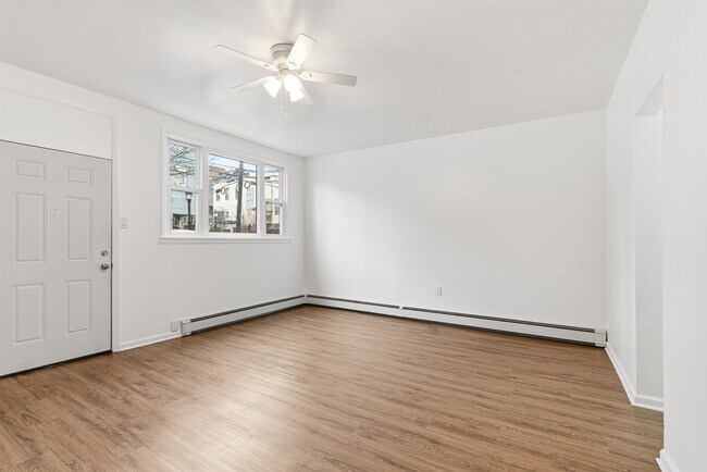 Photo - 303 43rd St Unit 1