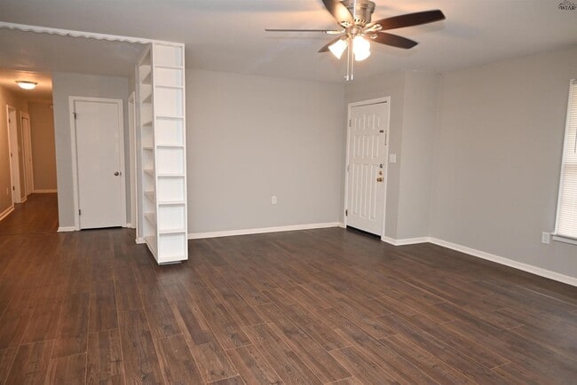 Photo - 721 Maple St