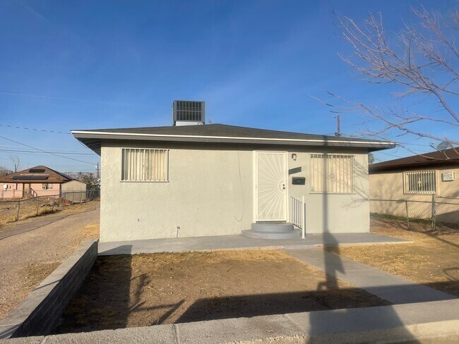 Photo - 1207 H St House