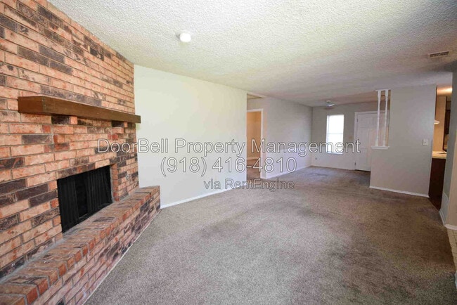 Photo - 740 W Commercial St