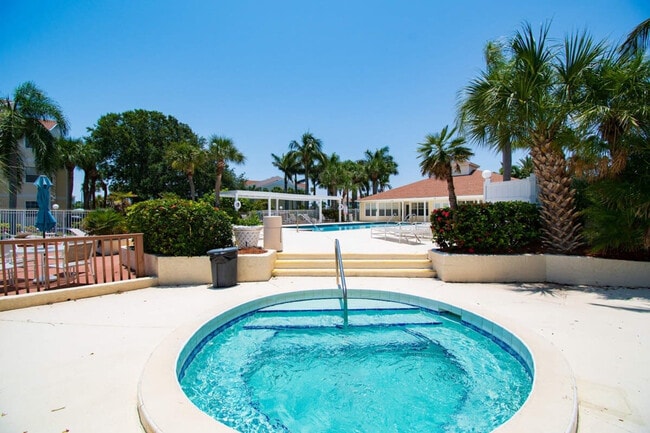 Building Photo - 650 Island Club Dr Rental