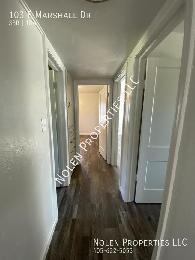 Photo - 103 E Marshall Dr