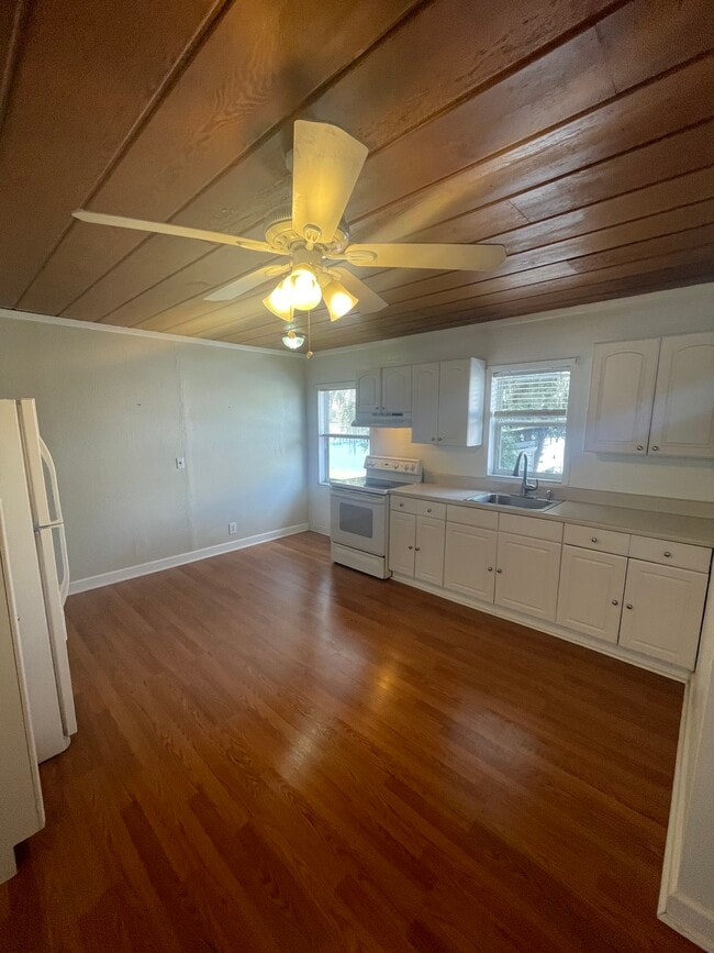 Photo - 15848 Lake Iola Rd