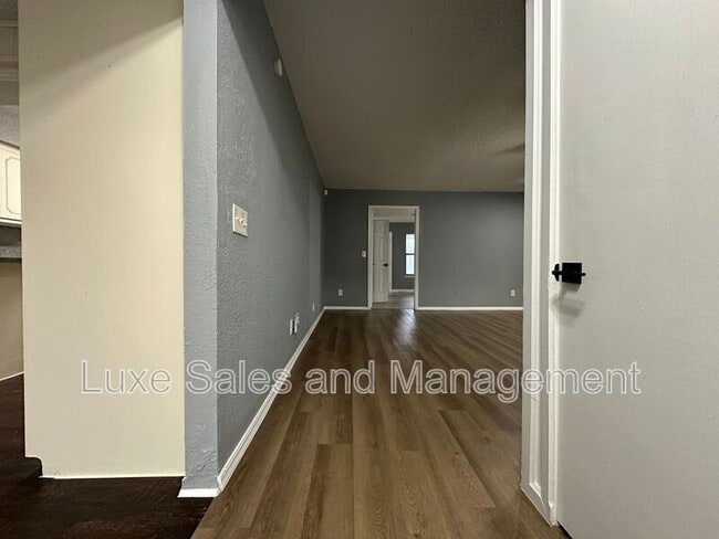 Photo - 5017 Woodward Ave