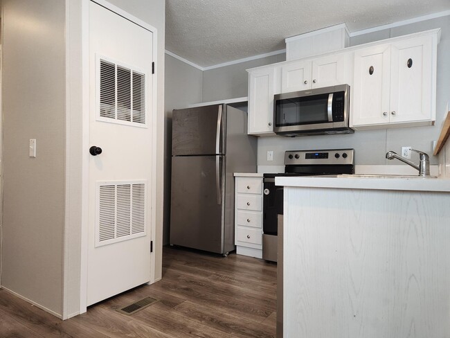 Photo - 210 Bobwhite Ln