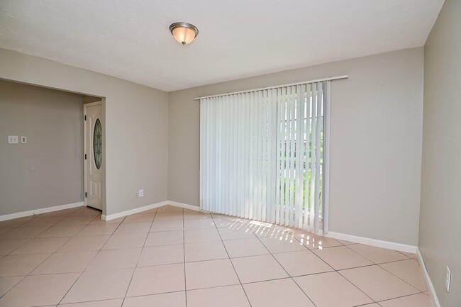 Photo - 10019 Overview Dr