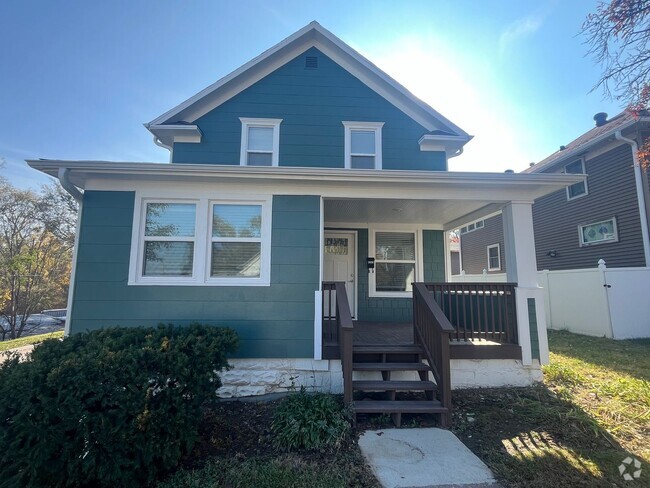 Building Photo - Gorgeous 4BR for rent- completely updated Rental