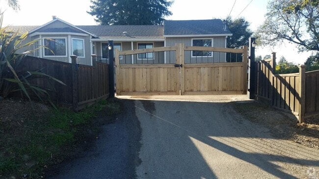 Building Photo - 1020 Stony Glen Ln Rental