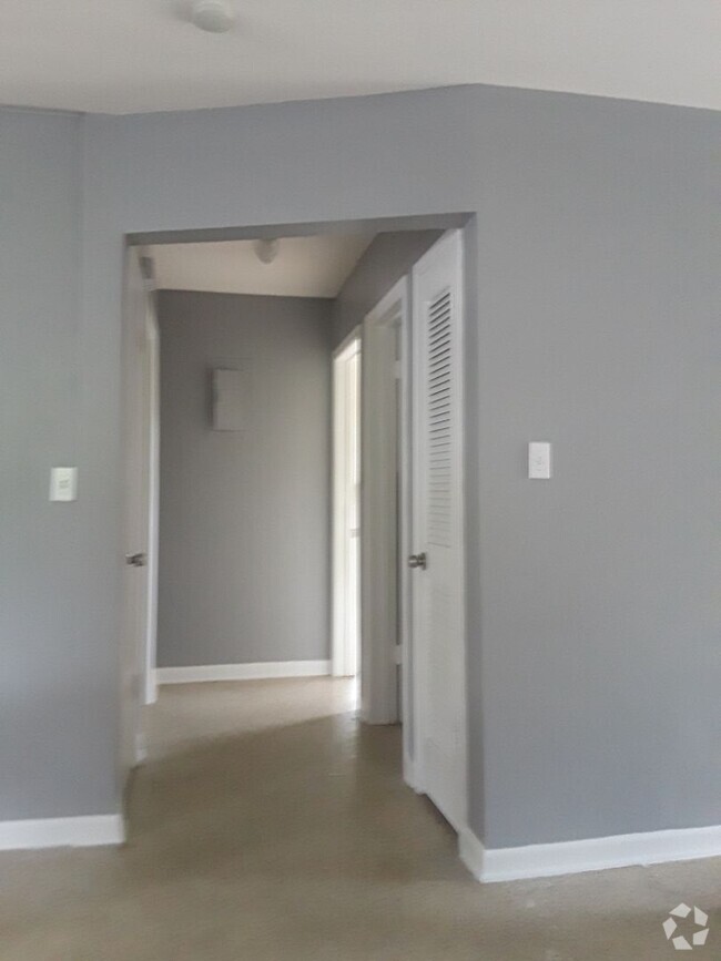 Building Photo - Cozy 2/1 Duplex  - College Park Rental