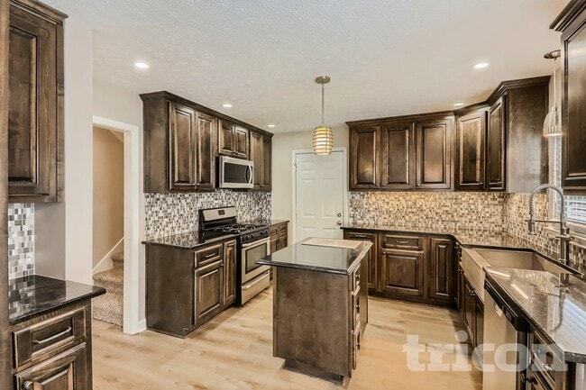 Photo - 530 N Oakland Cir