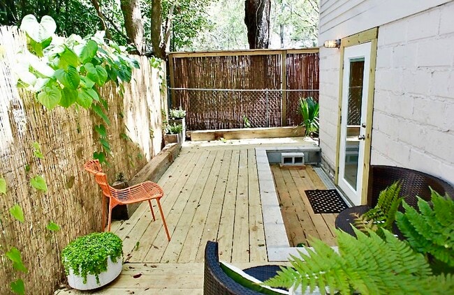 Building Photo - 21 Arenta St