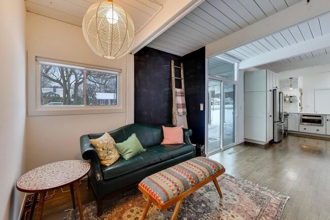 Photo - 2649 Crawford Ave