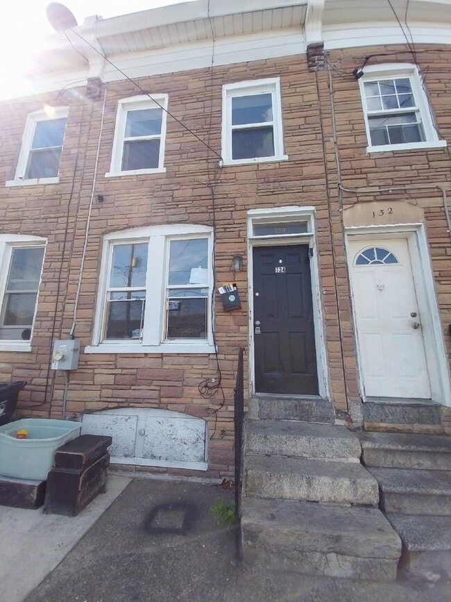 Building Photo - 134 Lower Oak St