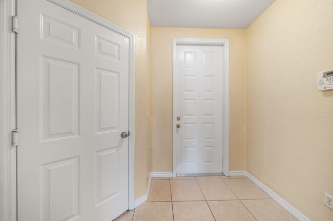 Photo - 1927 Alamanda Way