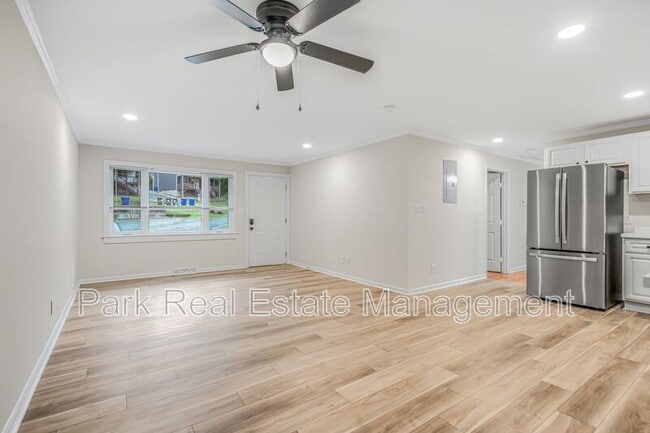 Photo - 221 Howell St