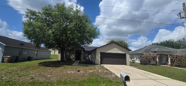 Photo - 911 Gloucester Ct