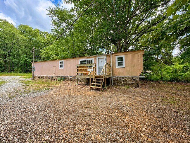 Photo - Newly Remodeled • Water Included • Pet Friendly Unidad 333 Newport Rd.