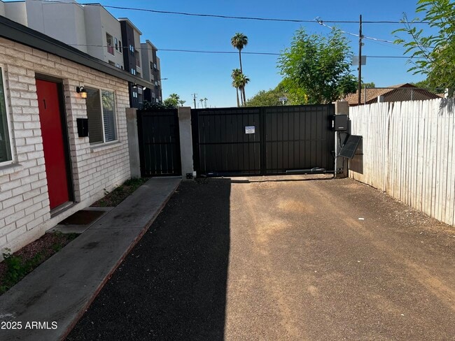 Photo - 5027 N 16th Ave