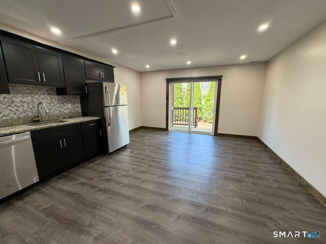 Photo - 35 Leslie Rd Unit L