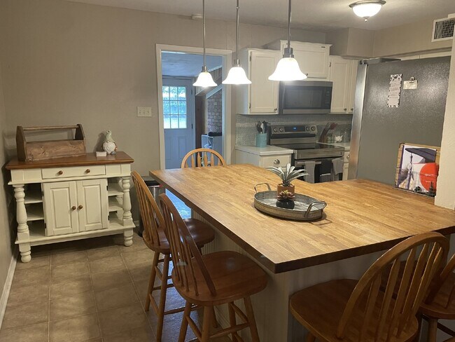 Photo - Fabulous 3 bedroom in excellent neighborho...