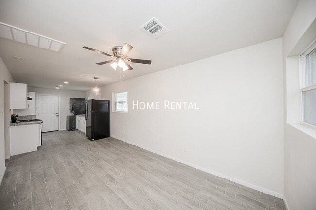 5042 Mallow St Unit B