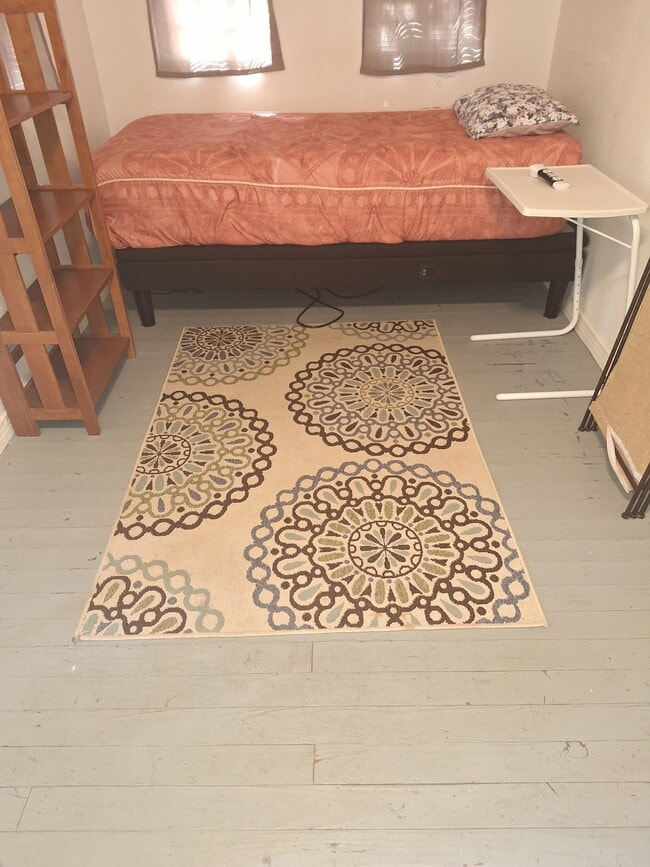 Photo - 909 W Oak St