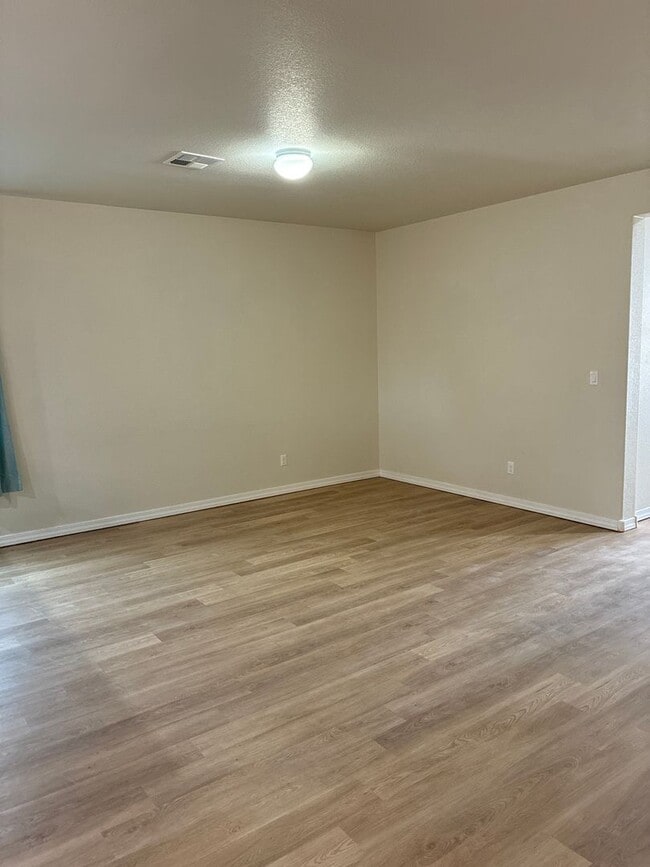 Building Photo - Nice clean three bedroom two bath home