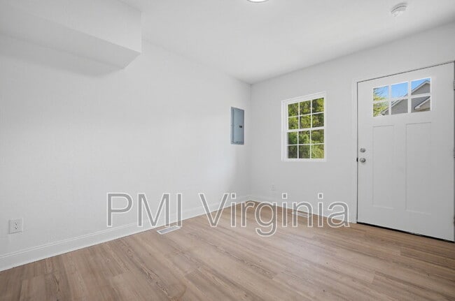 Photo - 307 N 4th St