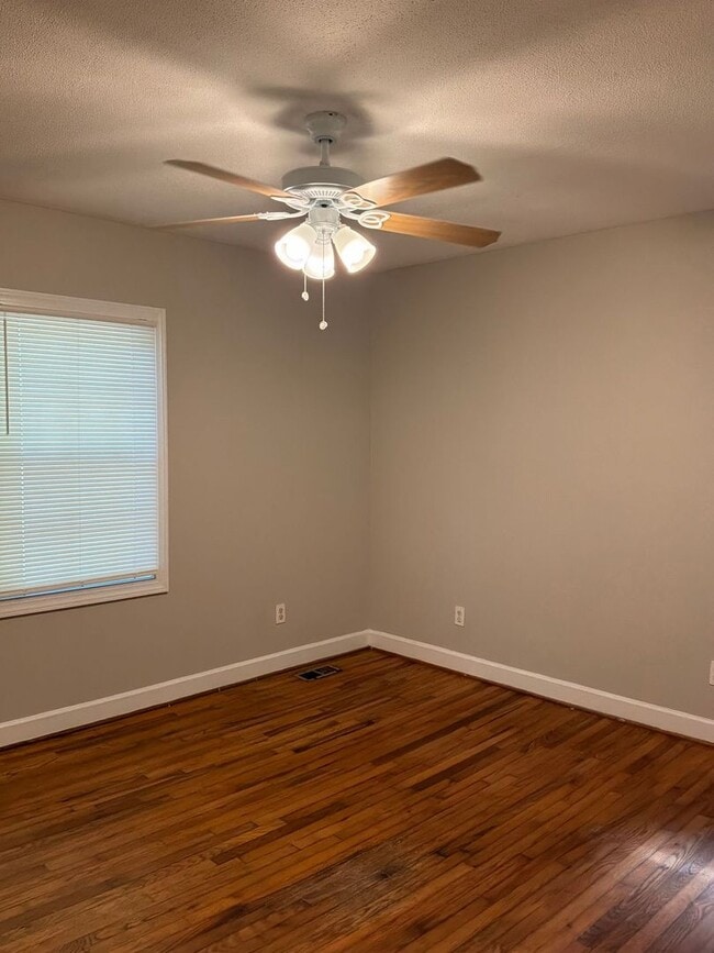 Photo - 803 Circle View Dr