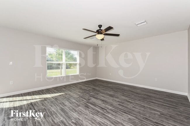 Photo - 1195 Desmond St