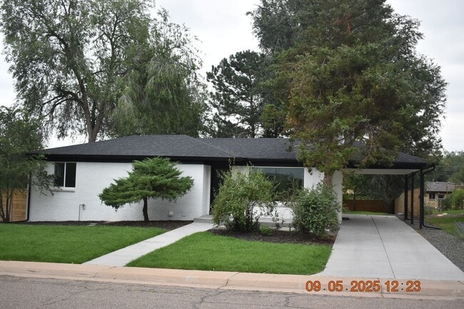 Building Photo - 4 bedroom / 3 bath / Beautifully Updated Rental