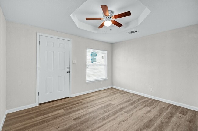 Building Photo - 207 E Bernard St