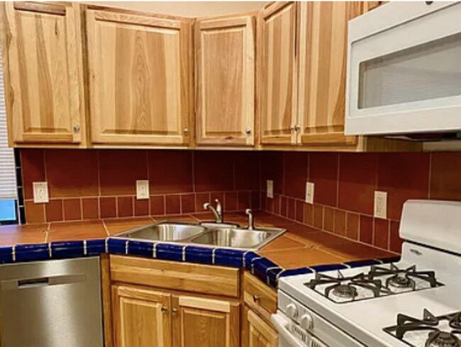 13 E Dupont Ave Unit Dupont 13 1/2