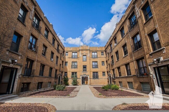 Photo - 732 W Roscoe St Condo Unit #  03S