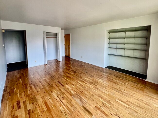 Photo - 728 Saint Charles St