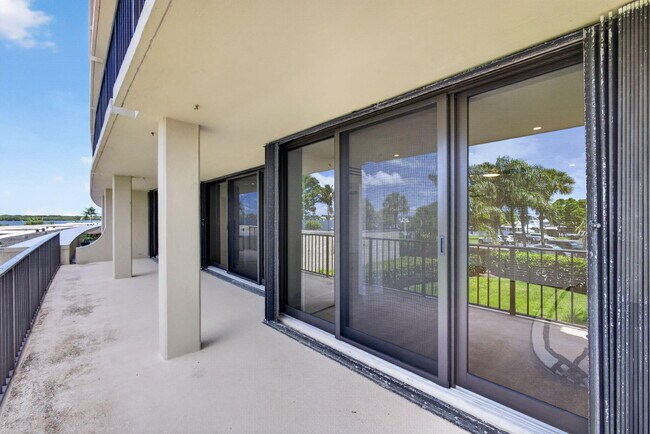 Photo - 136 Lakeshore Dr