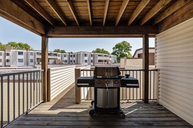 Photo - 10720 Rockford Rd Unit 208