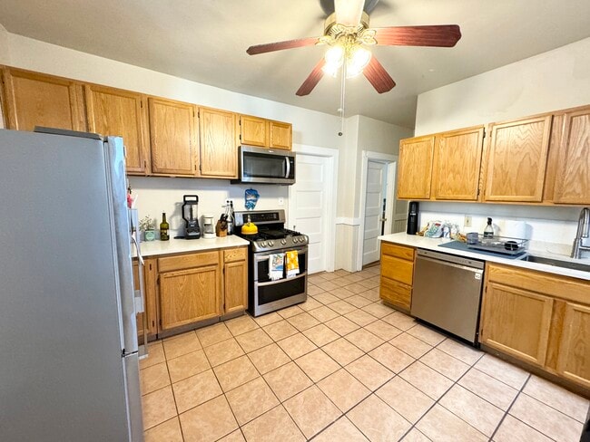 Photo - 77 Hillside St