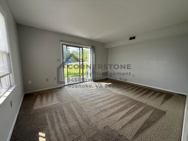 Photo - 6502 Carefree Ln Unit Apt 1