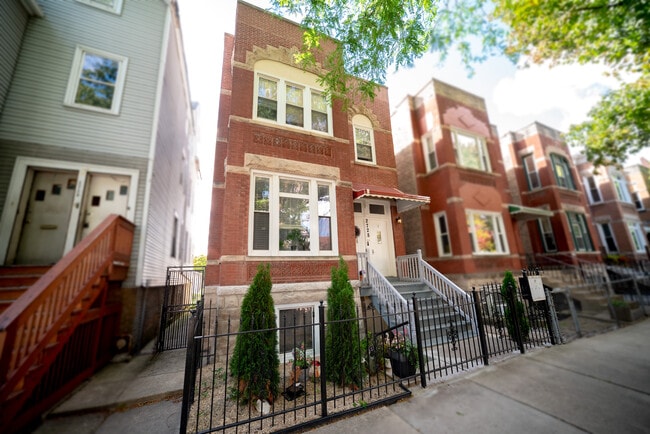 Building Photo - 2728 N Artesian Ave Unit apt 2