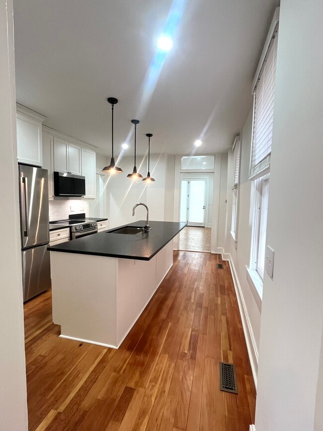 Photo - 672 Mohawk St