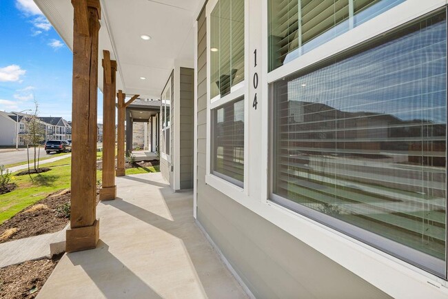 Photo - 104 Woodrow Ln