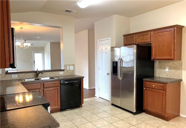 Photo - CUTE 4-bedroom 2-bathroom house HOUSING ACCEPTED!