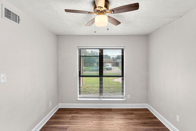 Photo - 14910 Grassington Dr