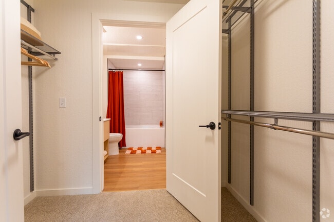 1BR, 1BA - A2 - Walk-Thru Closet