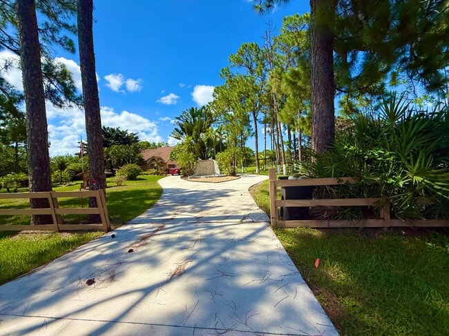 Photo - 14765 Northlake Blvd